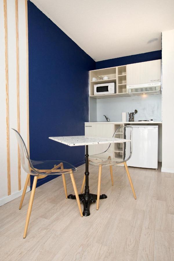 Grand Studio Avec Climatisation, Balcon Proche Gare Centre Ville 루르드 외부 사진