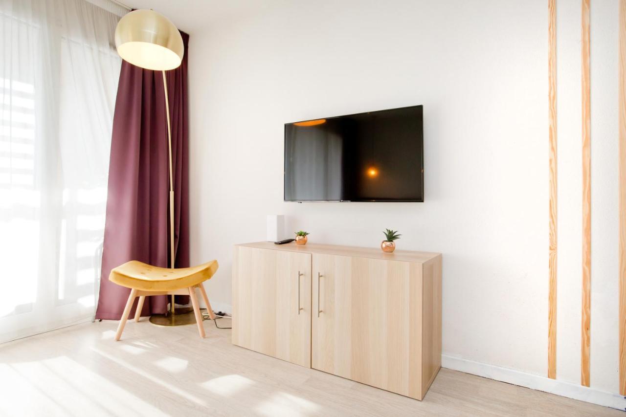 Grand Studio Avec Climatisation, Balcon Proche Gare Centre Ville 루르드 외부 사진